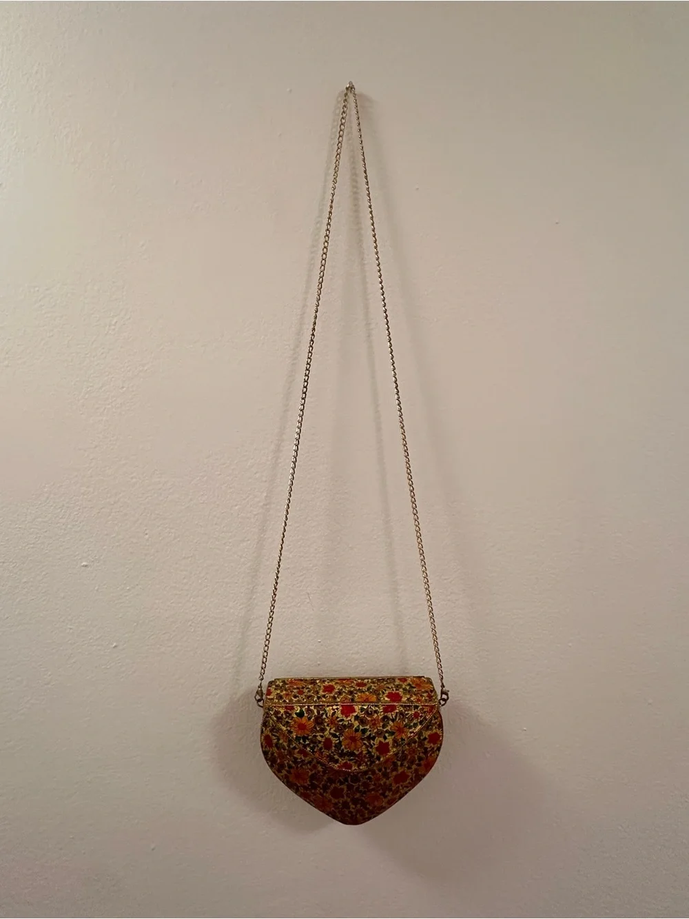 Antik Kraft Gold Floral Heart-Shaped Crossbody Bag with Red and Yellow Flowers